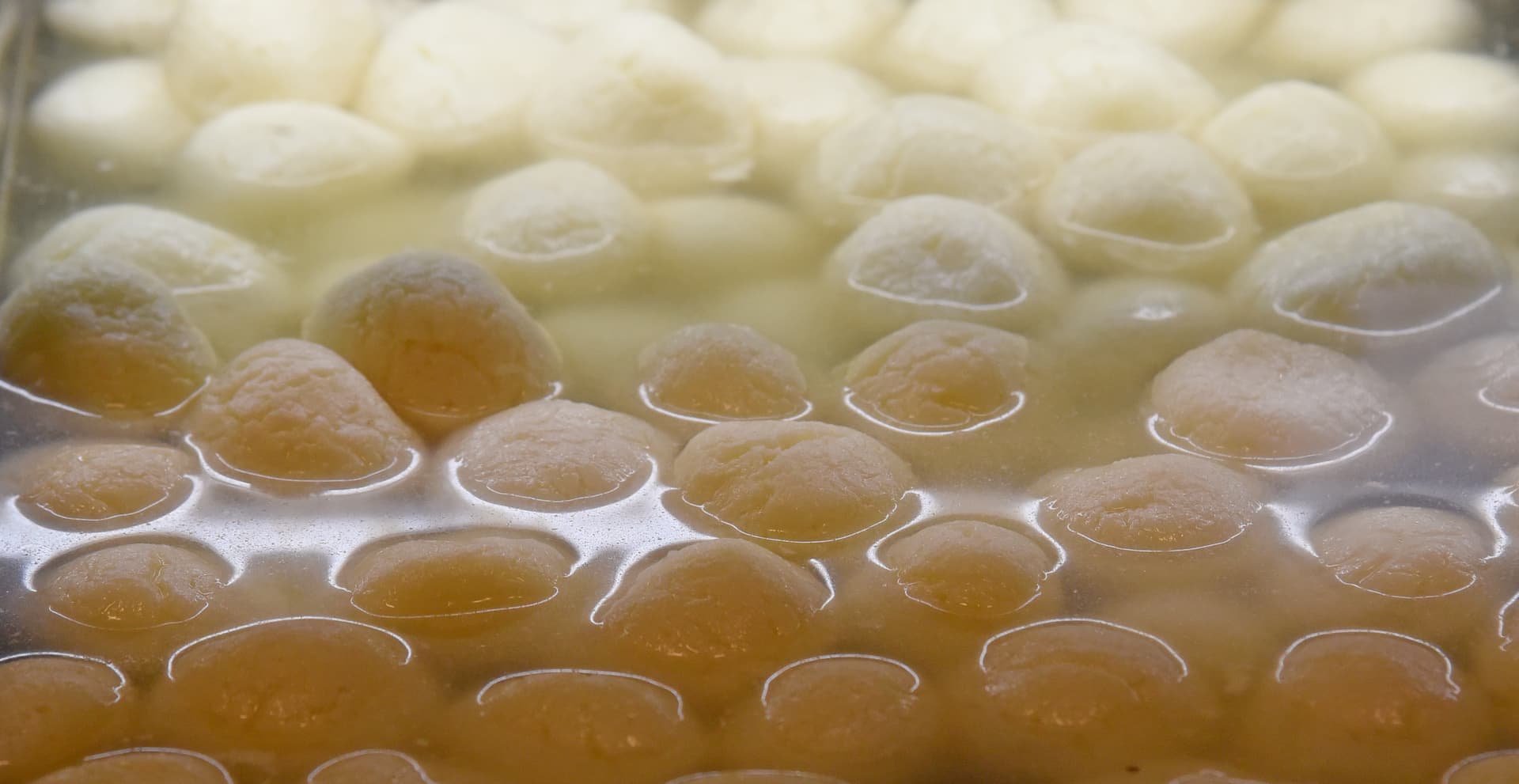 <p><em>Kolkata’s biggest gift to Indian cuisine is the sweets. From rosogolla to sandesh, Bengal’s mishti has travelled far and wide, sweetening every corner of the country.</em></p>