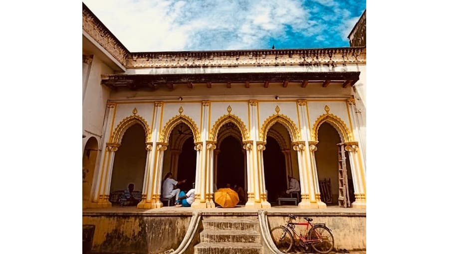 <p><em>View of arched corridors inside Amadpur Homestay. (Picture by Amadpur Homestays)</em></p>