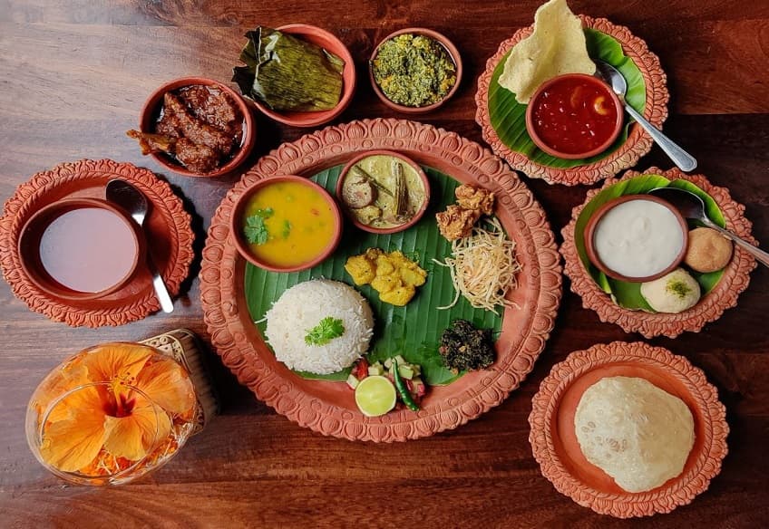 <p><em>A traditional Bengali thali on offer at Rajbari Bawali.&nbsp;</em></p>