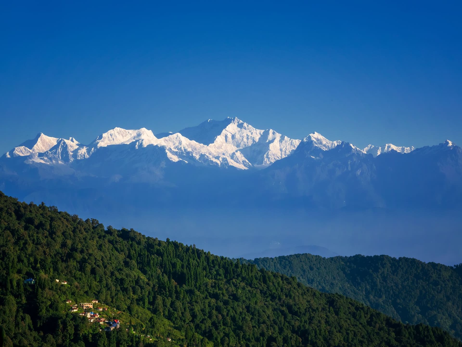 <p dir="ltr">View of the Kanchenjunga from Chatakpur. (Shutterstock)</p>