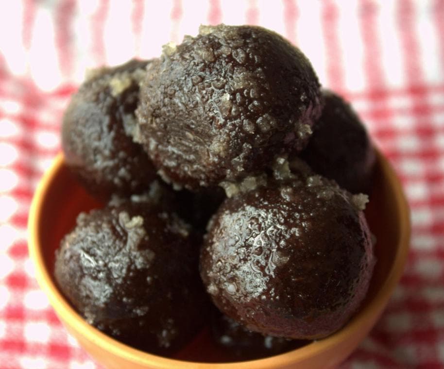<p dir="ltr"><em>Chhanabora was first made as a treat for a king, who wanted to taste a new sweet.</em> <em>(Shutterstock)</em></p>