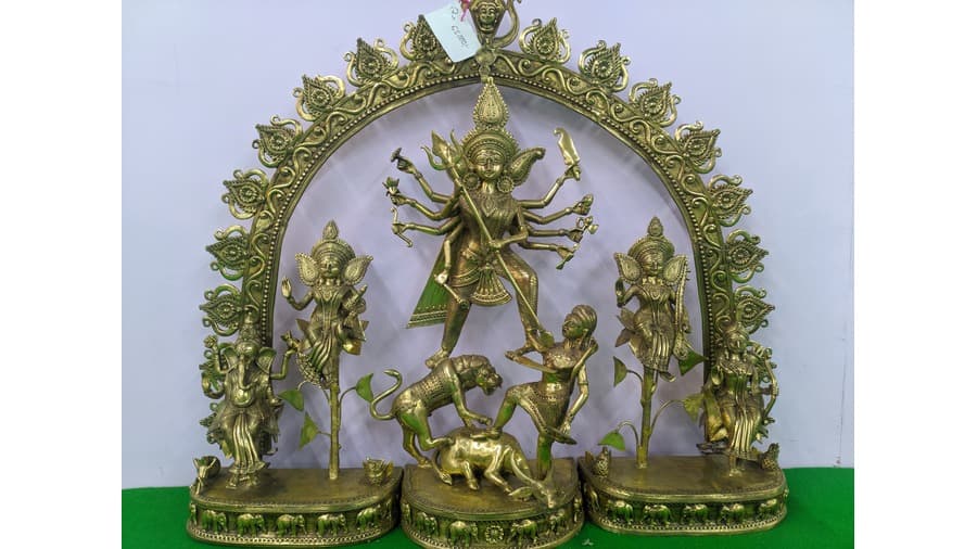 <p><em>A Dokra Durga statue made by skilled hands. (Picture by Duttasubha88, Wikimedia Commons)</em></p>