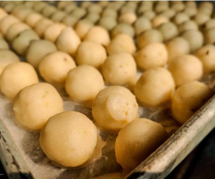 <p dir="ltr"><em>Monohora gets its name from its&nbsp;reputation of winning hearts of whoever tastes it.&nbsp;(Shutterstock)</em></p>