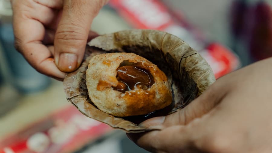<p>After having phuchka, definitely ask the vendor for a plate of churmur (mashed mix of spiced potato and crunchy semolina balls with tamarind water).&nbsp;</p>