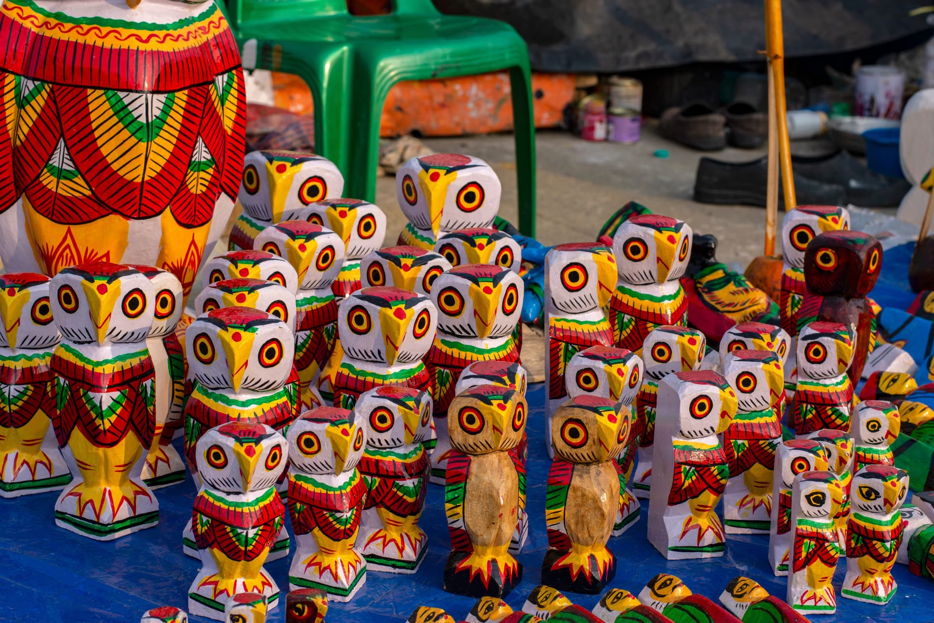 <p><em>West Bengal's unique wooden dolls on display at a fair. (Shutterstock)</em></p>