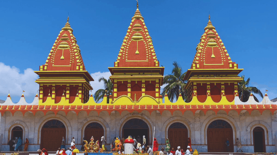 <p>Pilgrims offer prayers at Kapil Muni temple after taking a holy dip in the Ganga.</p>