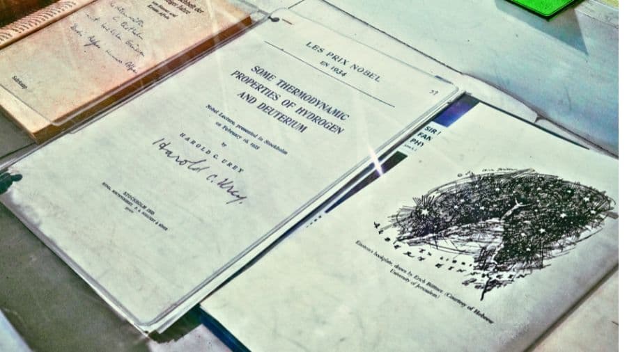 <p>Original works, signed diaries and other documents can be found inside the museum.&nbsp;</p>