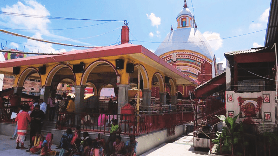 <p>The 13th Century temple is located around 80km from Bolpur.</p>