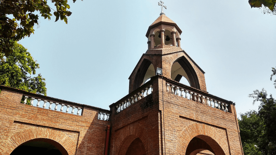 <p>The church was restored in 2005. (Picture by Czarhind, Wikimedia Commons)</p>