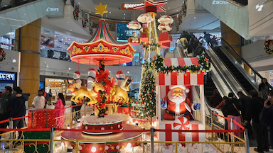 Glitter of Christmas magic in every street corner