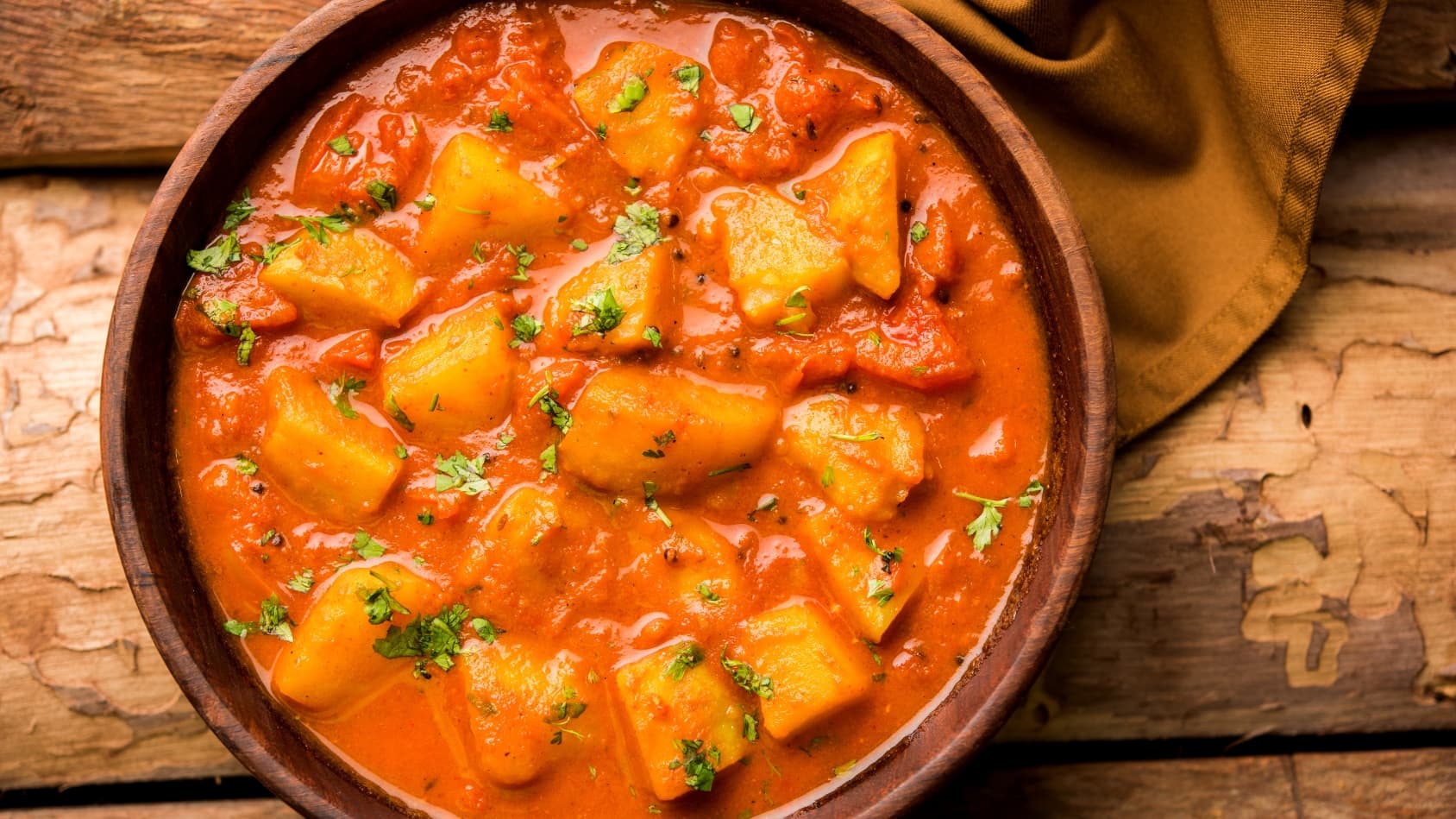 <p>A hot, oily gravy known for its bold and fiery flavours. (Shutterstock)</p>