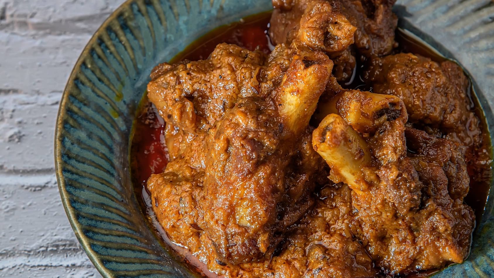 <p>Slow-cooked meat coated in thick, spice-laden gravy. (Shutterstock)</p>