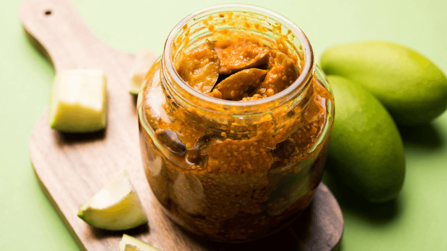<p>Raw mango chunks swimming in mustard oil. (Picture by stockimagefactorycom, Freepik)&nbsp;</p>