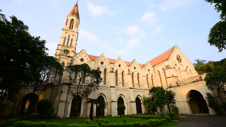 <p>St James' Church</p>