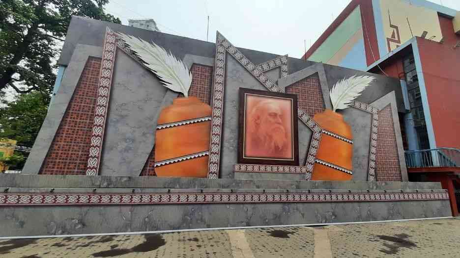 Rabindra Sadan holds a prominent place on the city's cultural map. (Picture by Saradindu Bhattacharyya, Wikimedia Commons)