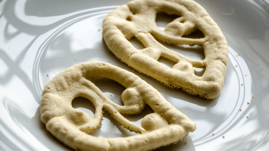 <p>Goyna bori — where culinary craft meets jewellery-like artistry in Medinipur's kitchens.</p>