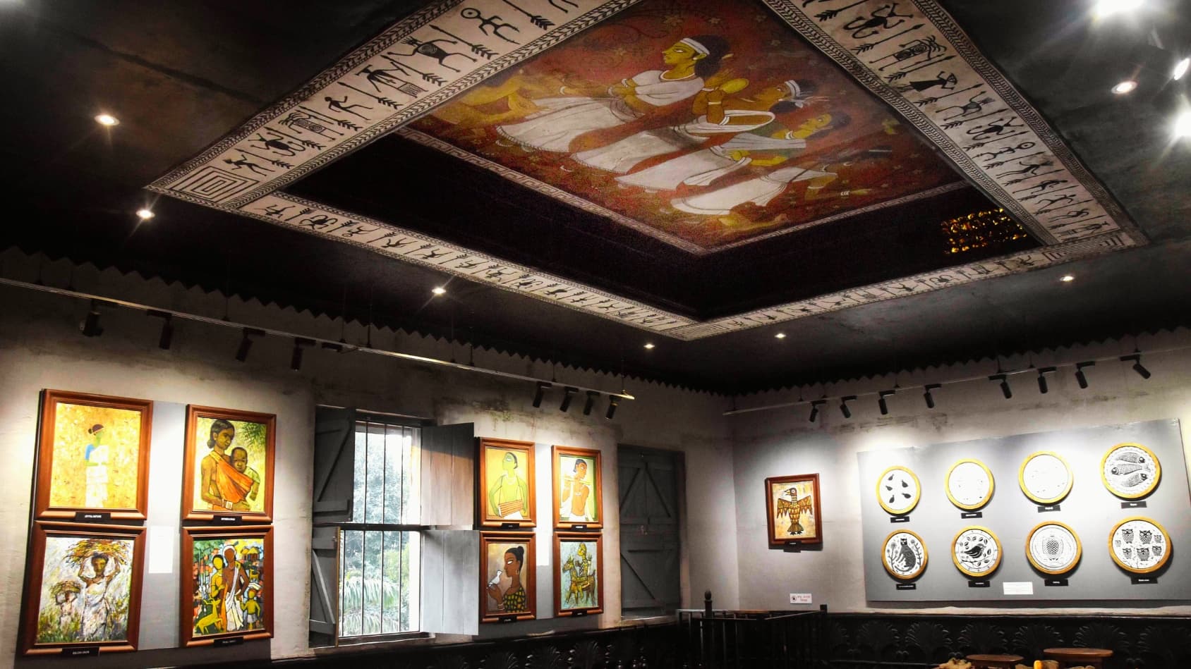 <p>Art from floor to ceiling. The museum’s interior features a breathtaking ceiling mural illustrating traditional dance and community life.</p>