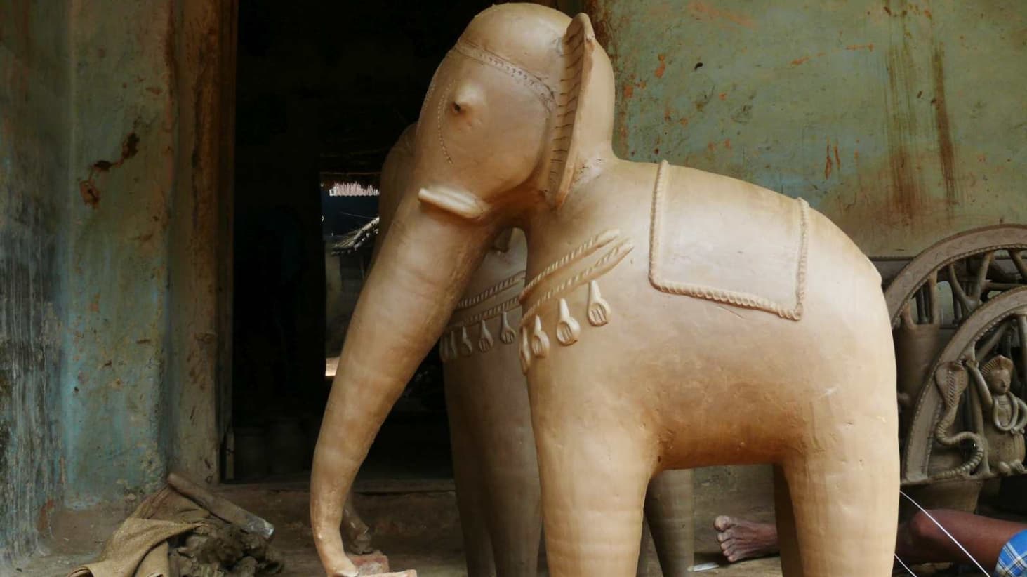 <p>A terracotta elephant left to dry.</p>