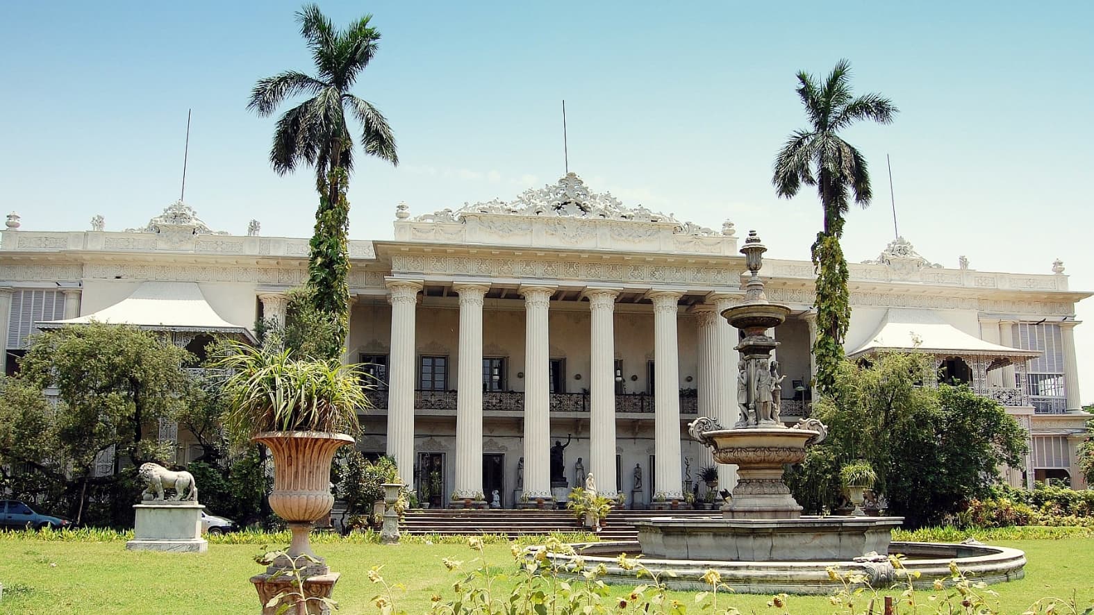 <p>Marble Palace (Photo: Kanand Sanyal, Wikimedia Commons)</p>