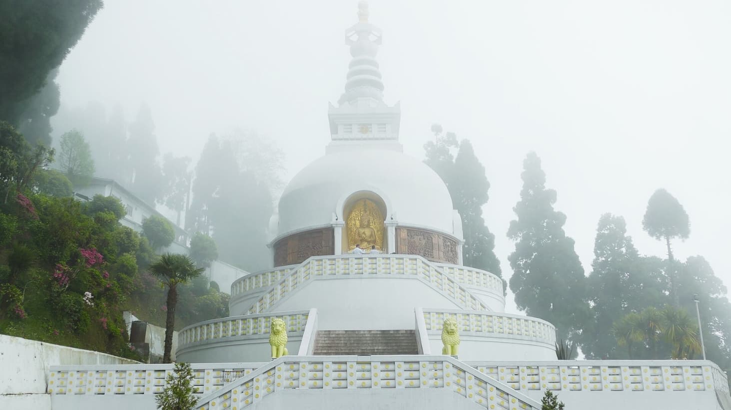 <p>The Japanese Temple, originally known as&nbsp;Nipponzan Myohoji. (Picture by Ankur P, Wikimedia Commons)</p>