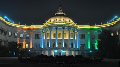 Watch Kolkata's heritage light up at night 