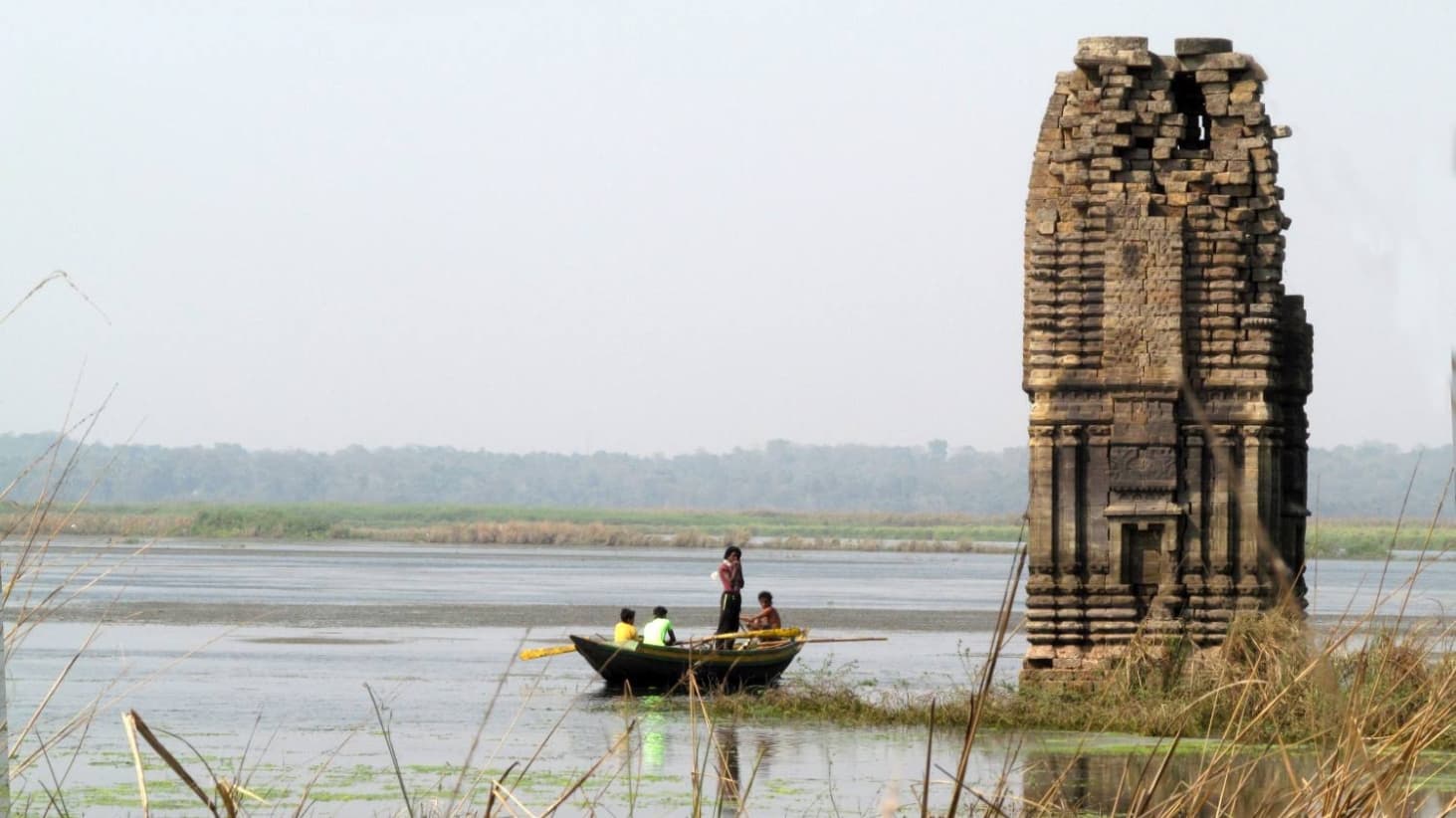 <p>Boat ride to one of the submerged temples at Telkupi.</p>