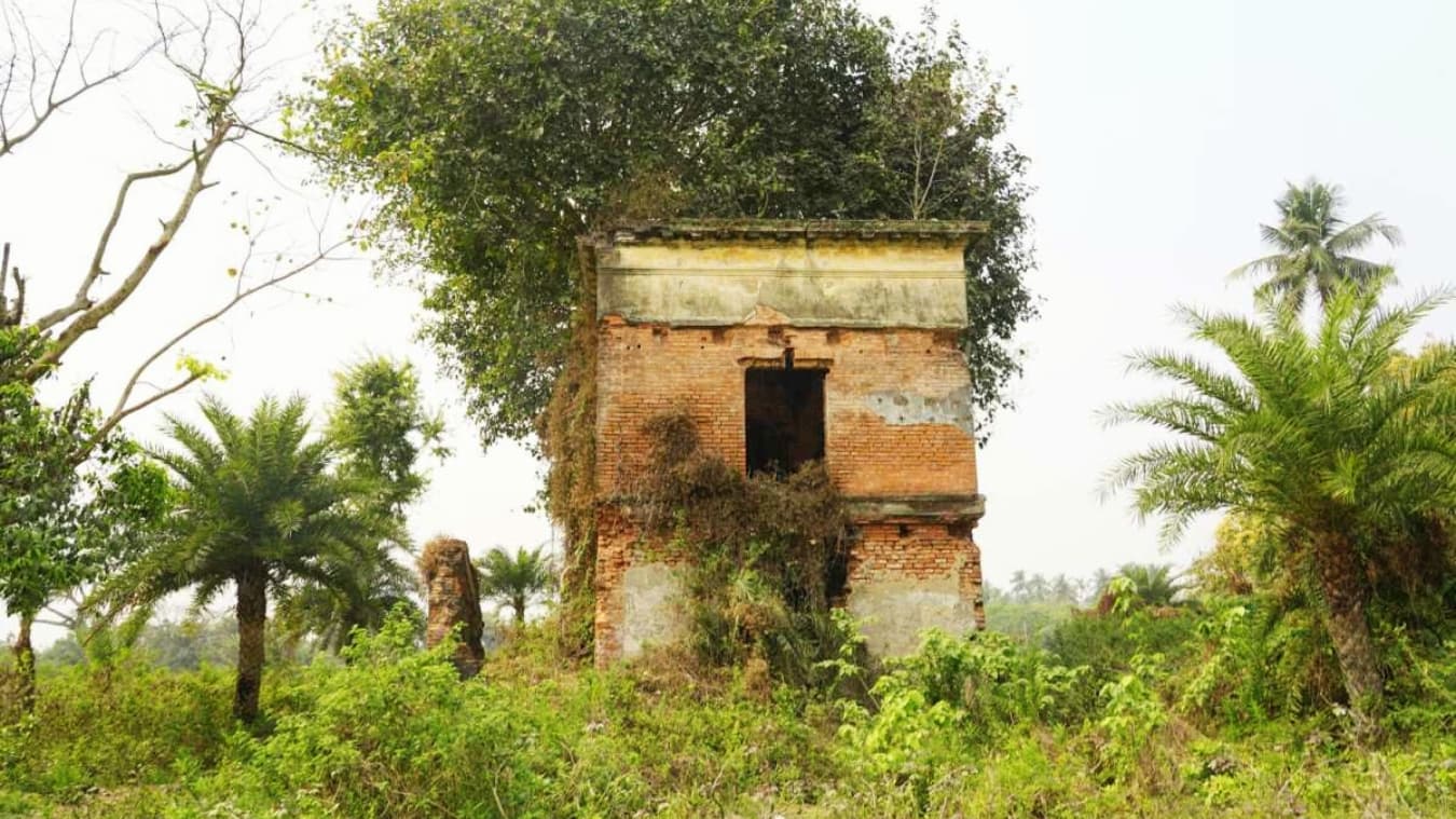 <p>Ruins of what were likely the officers’ quarters at the Moyapur Gunpowder Magazine.</p><p>&nbsp;</p>
