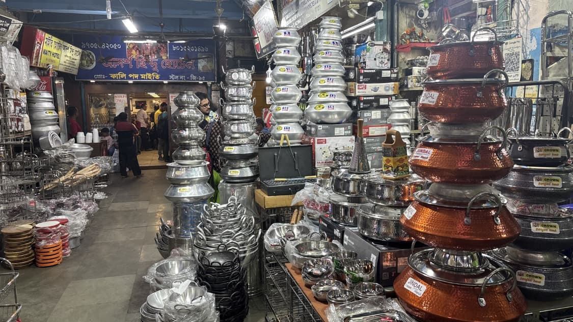 <p>Steel utensils stacked on top of one another.</p>