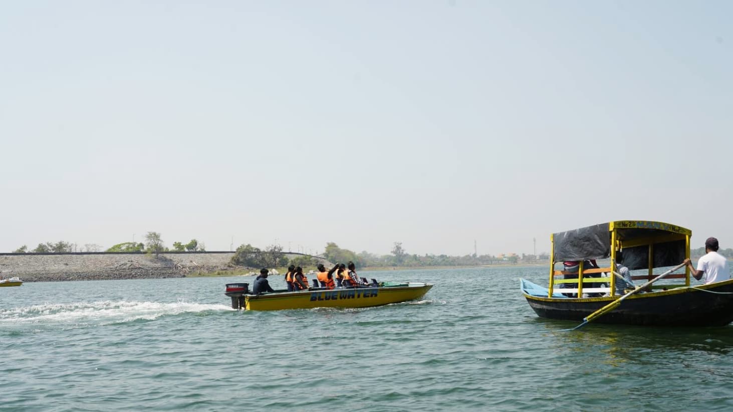 <p>Boat rides on the lake adjoining Maithan Dam.&nbsp;</p>
