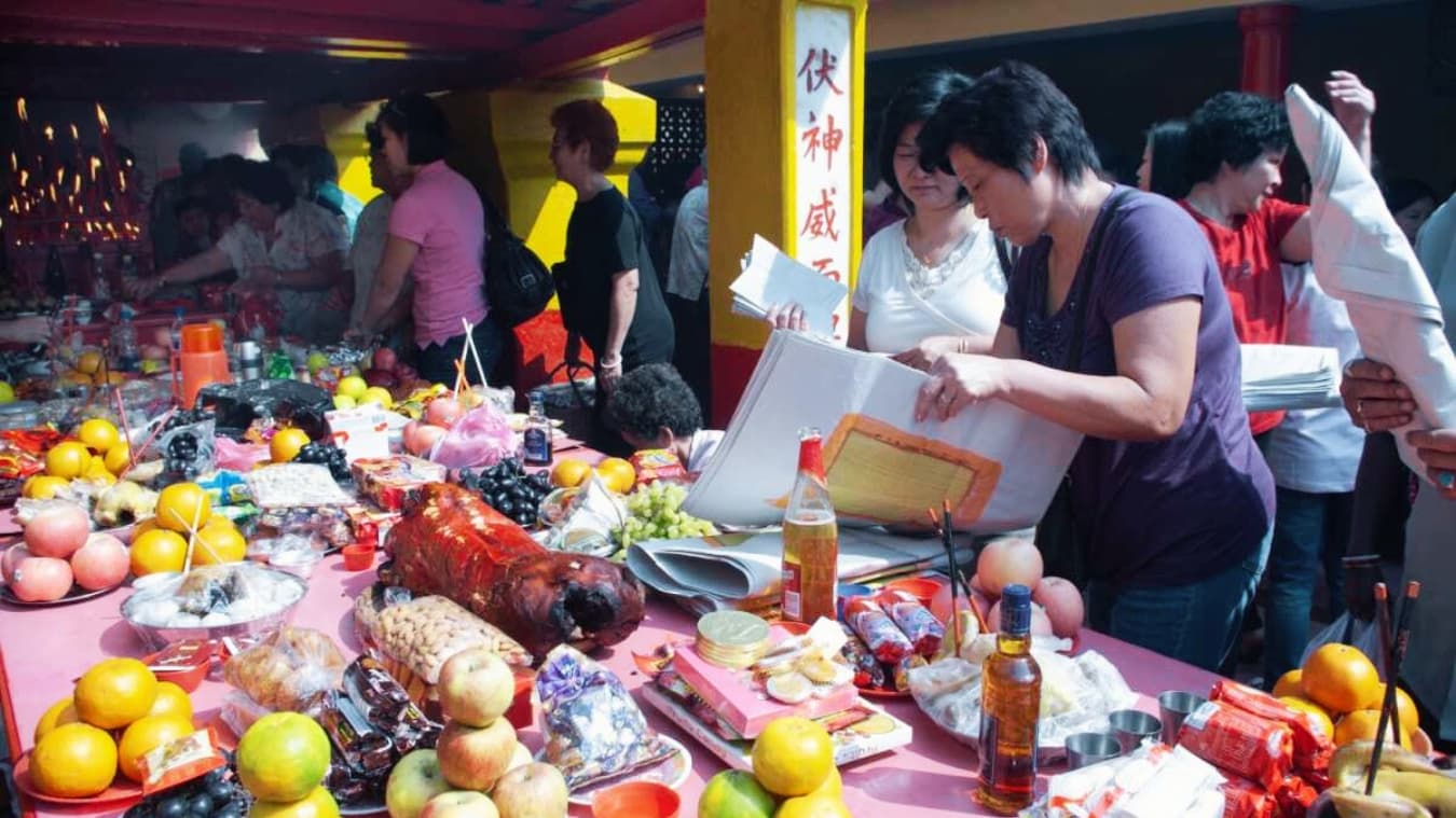 <p>Food offerings brought by Chinese families who travel from Kolkata to visit the temple during Chinese New Year.</p><p>&nbsp;</p>