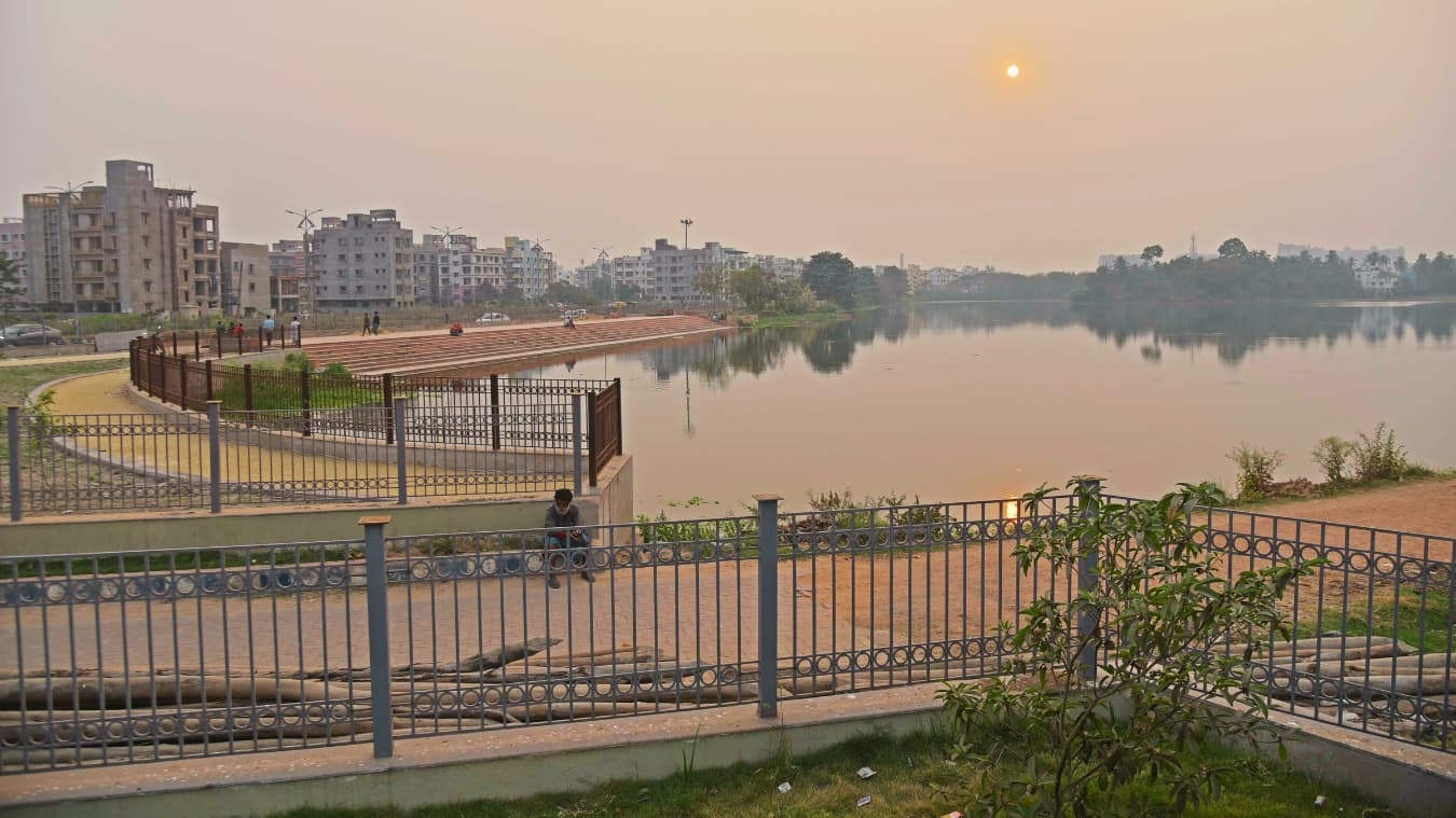 <p>A pathway designed for a short, relaxed stroll.&nbsp;</p>