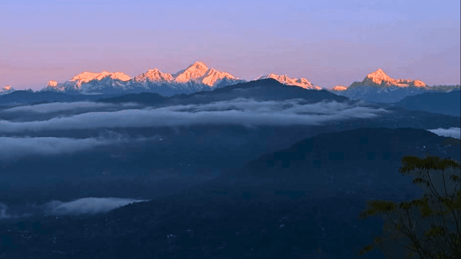 <p>A blazing Kanchenjunga glimpsed from Milan Top. (Picture by Ronald Tamang)&nbsp;</p>