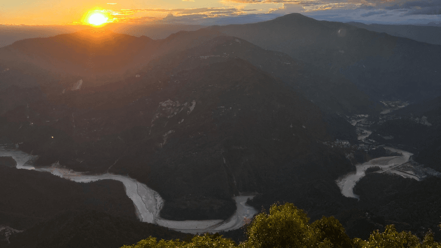<p>From this spot you can see the Kanchenjunga towering above and fourteen bends of the Teesta flowing below. (Picture by Ronald Tamang)&nbsp;</p>