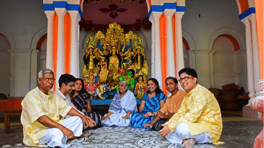 <p>Dutta Chowdhury family members sitting in their Thakur dalan. (Picture by Amitabha Gupta)</p>