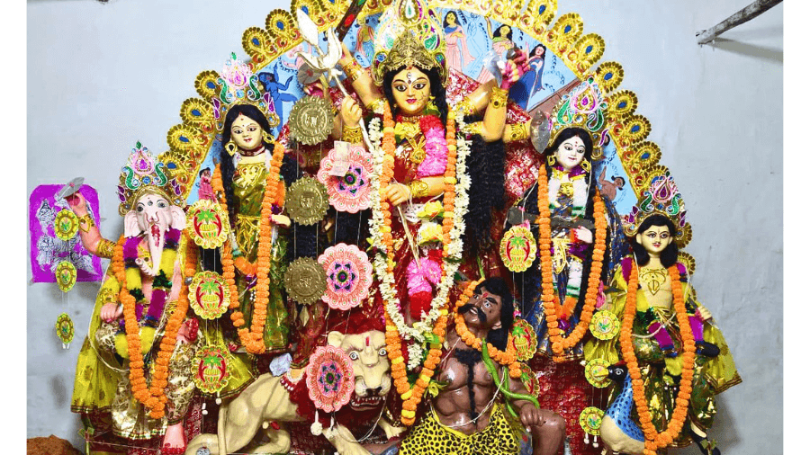 <p>An idol of the Mejo Taraf, Mondal family. (Picture by Arkadeep Mondal)</p>