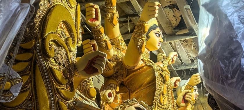 <p>An idol at Kumartuli waiting to be transported to a pandal.&nbsp;</p>