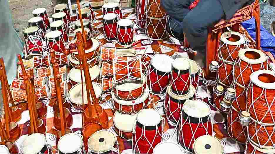 Ektara, dugdugi, dhol and other musical instruments on display. (All pictures sourced from Wikimedia Commons)